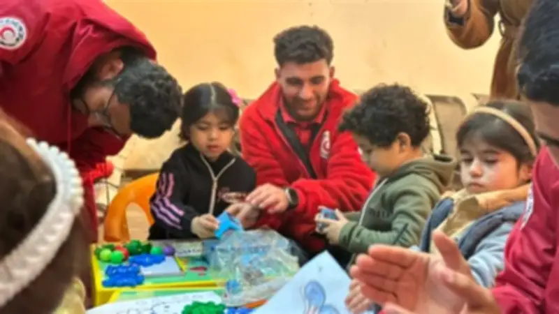 الهلال الأحمر يطلق قافلة زاد العزة 139 ويستقبل الدفعة الـ11 من الجرحى الفلسطينيين