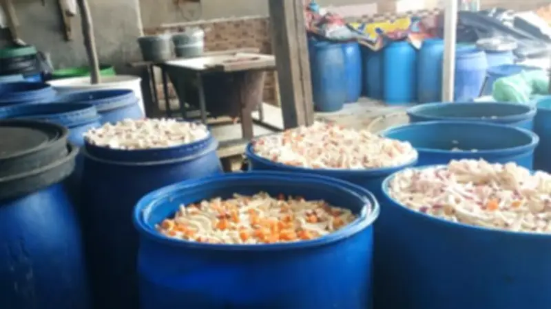 ضبط 315 طن منتجات مجهولة المصدر داخل مصنع مخالفات بالمنوفية