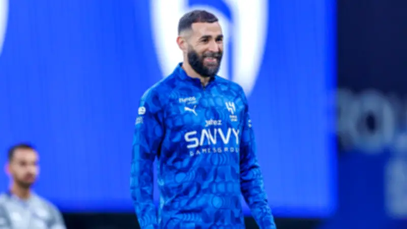 الهلال يوضح حقيقة راتب بنزيما.. 800 مليون ريال غير صحيحة