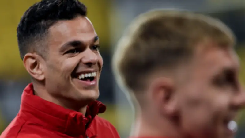 حاتم بن عرفة يهين جونينيو أسطورة ليون: أنت مجرد منفذ ركلات حرة!