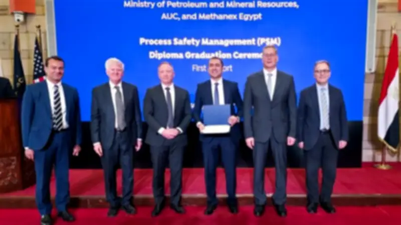 وزير البترول يشهد تخرج أول دفعة من دبلومة سلامة العمليات بالجامعة الأمريكية
