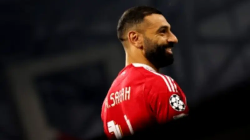 ملك التمريرات الحاسمة.. جماهير ليفربول ترفع اسم صلاح بعد فوز سندرلاند