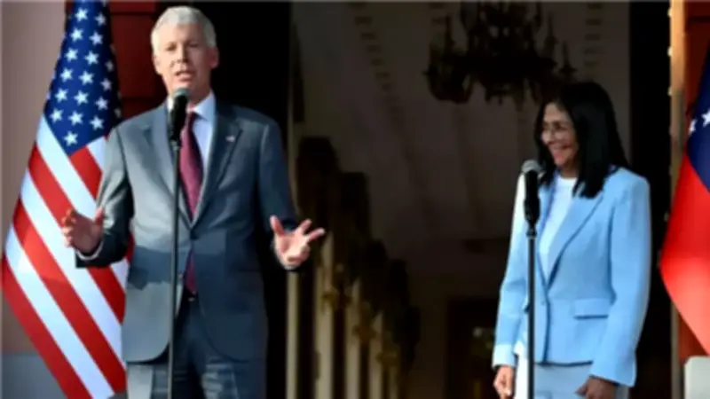 الولايات المتحدة ترفع الحظر النفطي عن فنزويلا وتؤكد التزامها بتعزيز التعاون الاقتصادي