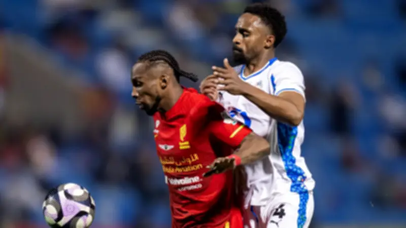 مشادة نارية تختتم مباراة القادسية ونيوم في دوري روشن السعودي