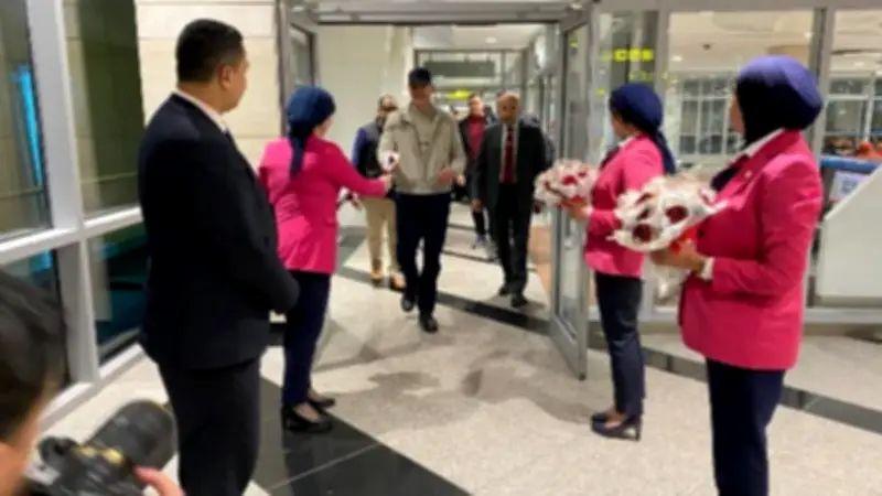 إبراهيم عبد الجواد يشيد باستقبال الأهلي لبعثة الجيش الملكي المغربي بالورود