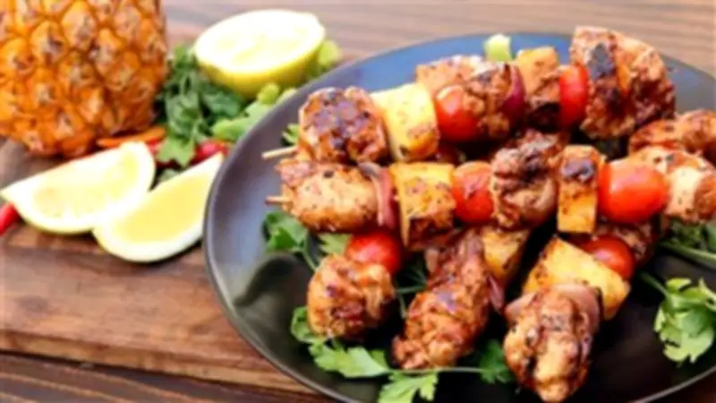 طريقة عمل كباب الدجاج المشوي: خطوات سهلة ووصفة شهية للعائلة