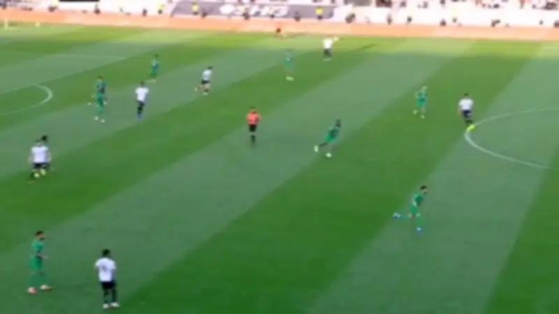 أهلي جدة يهزم الشباب برباعية مثيرة في الشوط الأول من دوري روشن السعودي