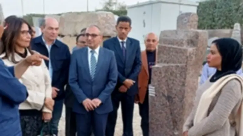 وزيرة الثقافة تتفقد أعمال الدورة الثلاثين لسمبوزيوم أسوان الدولي للنحت