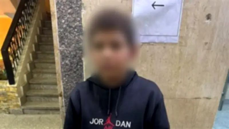 الأمن يكشف ملابسات فيديو طفل يضايق سائحين لبيع منتجات في البحر الأحمر