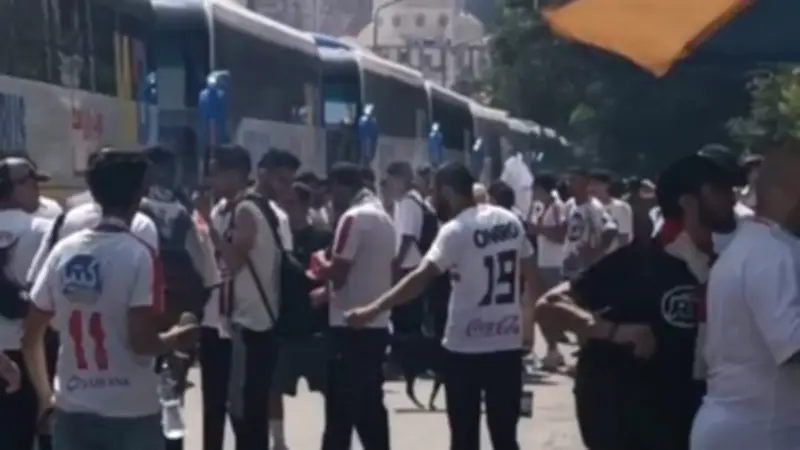 أحمد سليمان يكشف تفاصيل حادث حافلات مشجعي الزمالك بعد مباراة كايزر تشيفز