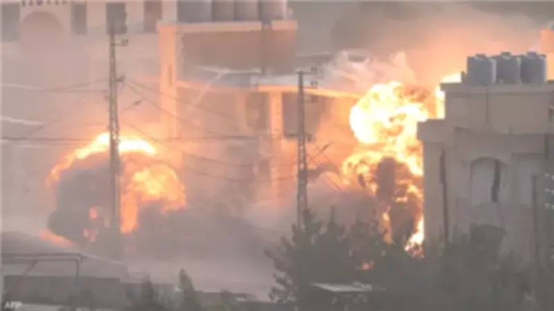 جيش الاحتلال الإسرائيلي يشن غارات جوية على مواقع لحزب الله في جنوب لبنان