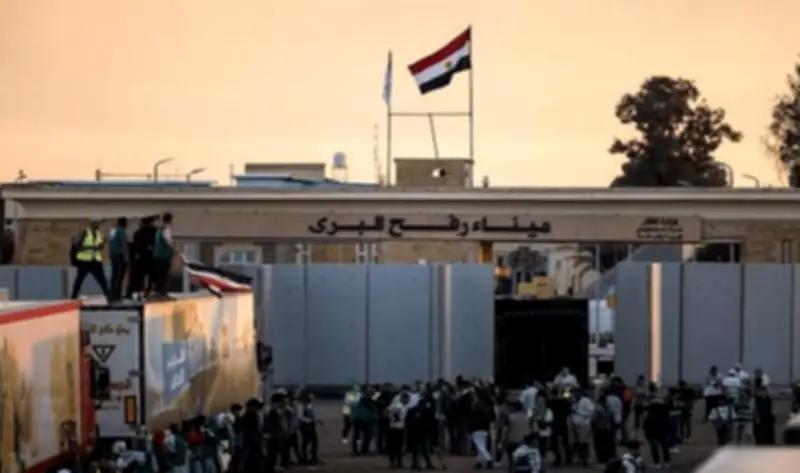 معبر رفح يستقبل دفعة جديدة من الفلسطينيين العائدين إلى قطاع غزة