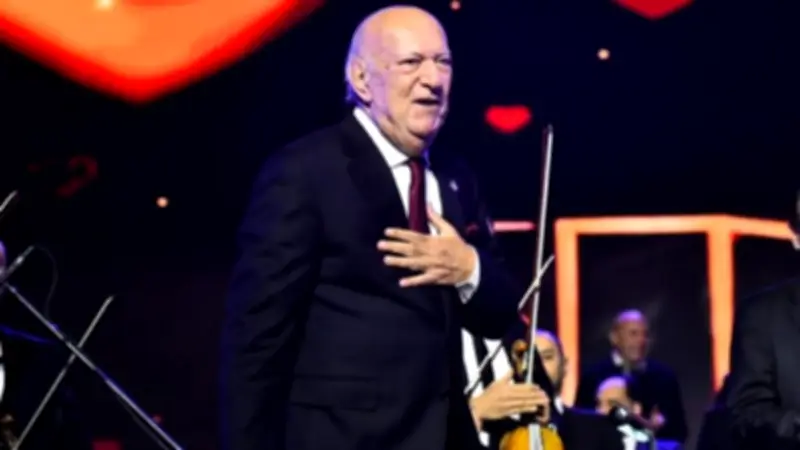 عمر خيرت يروي حكايات الغرام في حفل عيد الحب بالأوبرا بحضور جماهيري ضخم