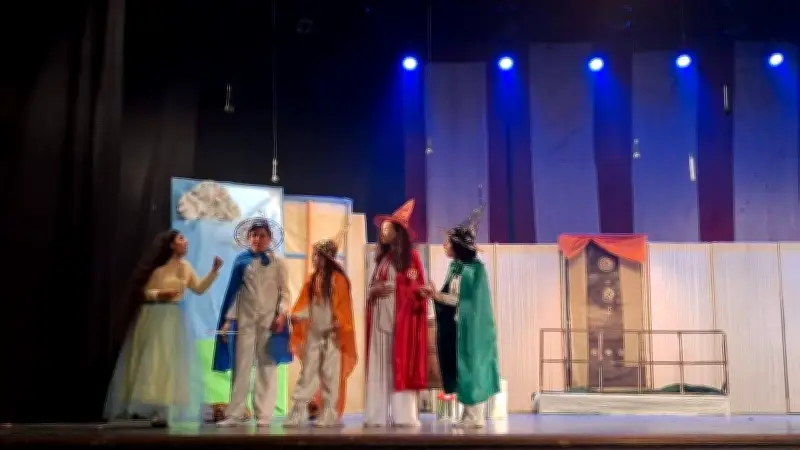 سندريلا وعلا الدين يزينان قصر ثقافة الأنفوشي ضمن عروض نادي مسرح الطفل