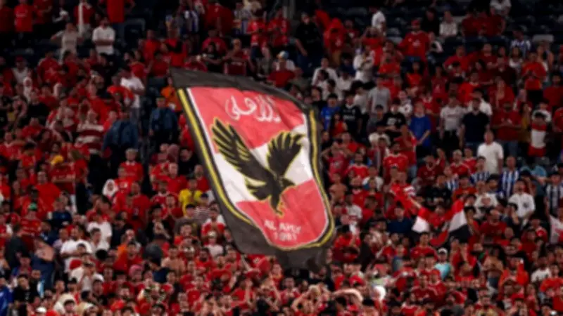 شوبير يحذر من إلقاء الزجاجات: تصرفات تضر الأهلي قبل المراحل الأصعب في أفريقيا