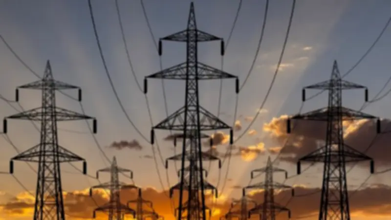 وزارة الكهرباء تكشف عن خطة طوارئ لمواجهة ذروة الصيف والتحول نحو الطاقة النظيفة