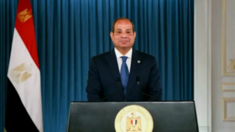 السيسي يوجه المحافظين الجدد للالتزام بالشفافية والتواصل مع الحكومة والبرلمان