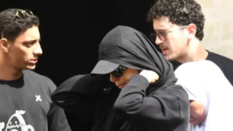 ريم مصطفى تستقبل العزاء في والدتها بمسجد المشير طنطاوي وتواصل تصوير مسلسل فن الحرب