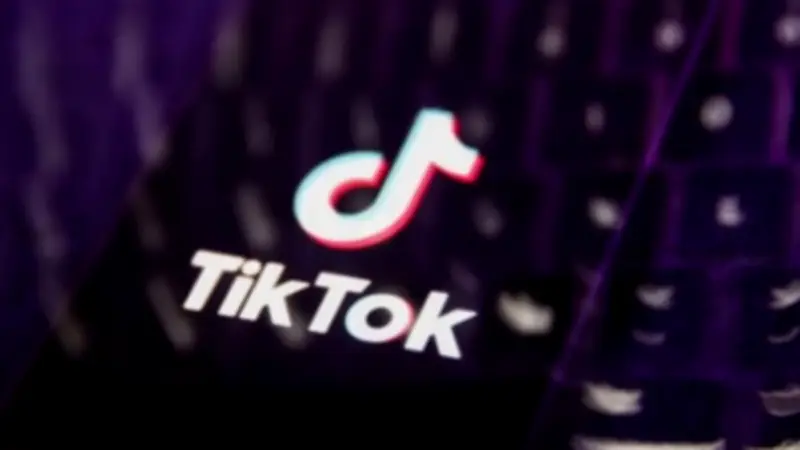 المحكمة الاقتصادية تحجز أولى جلسات محاكمة التيك توكر عمر فرج وشقيقه صاحب شخصية أم عمر