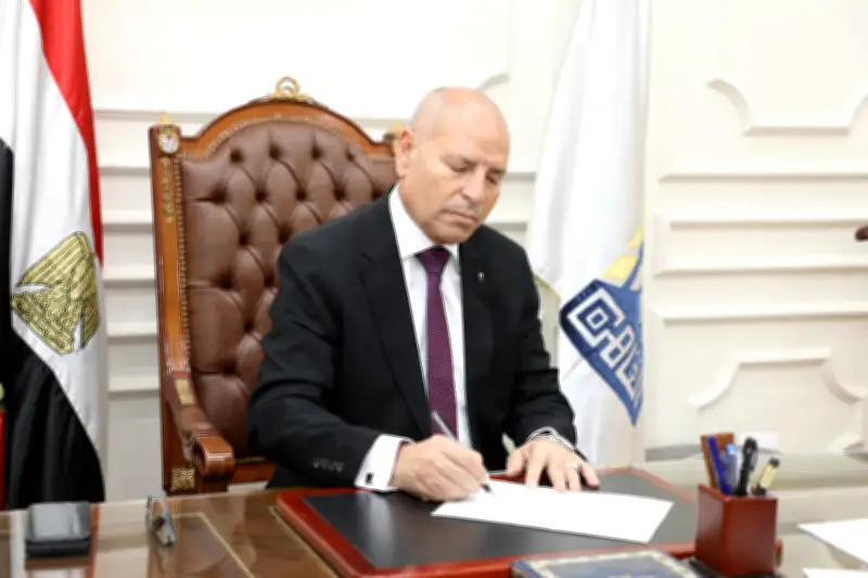 نائب الرئيس السيسي ومحافظ القاهرة يشهدان احتفال دار الإفتاء باستطلاع هلال رمضان