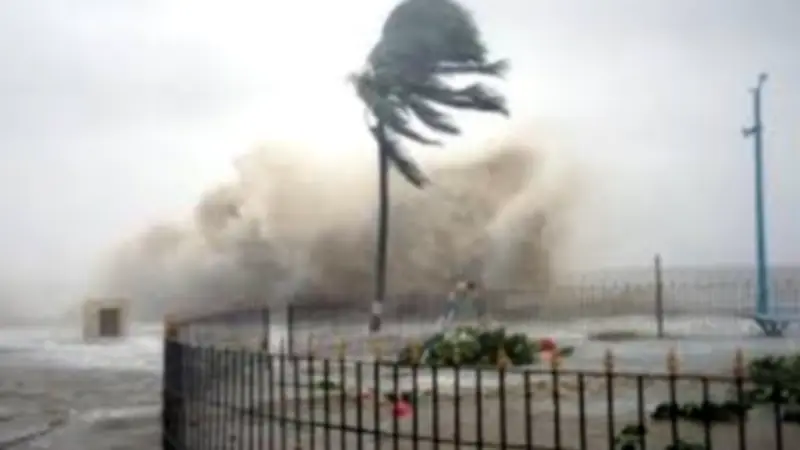 أمطار نيوزيلندا الغزيرة تعطل النقل وتغرق الطرق وتقطع الكهرباء عن الآلاف