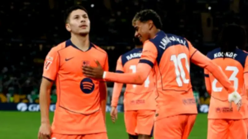 فليك يعلن قائمة برشلونة لمواجهة جيرونا في الدوري الإسباني مع عودة رافينيا