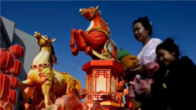 مئات الملايين يحتفلون برأس السنة القمرية وعام الحصان في آسيا وحول العالم