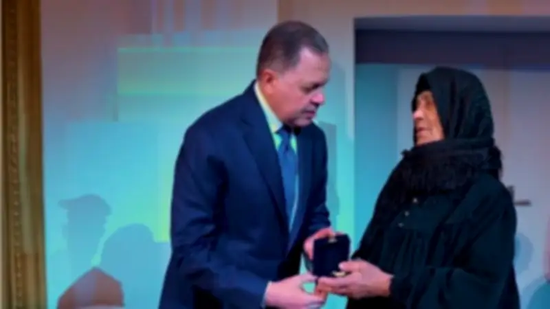 وزير الداخلية يكرم شهداء ومصابي الشرطة تقديراً لتضحياتهم في تحقيق الأمن