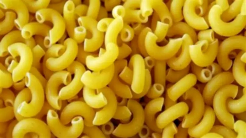 إغلاق مصنع مكرونة بالفيوم لاستخدامه مواد محظورة وخامات مجهولة المصدر