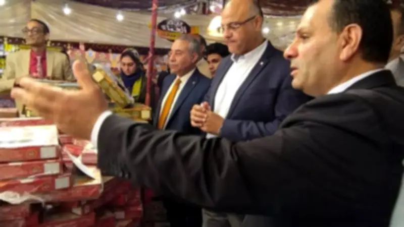 محافظ الإسكندرية يفتتح معرض أهلًا رمضان في منطقة السيوف بحضور قيادات المحافظة