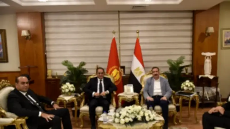 محافظ بورسعيد يستقبل نوابًا لتقديم التهنئة بمناسبة توليه مهام منصبه الجديد