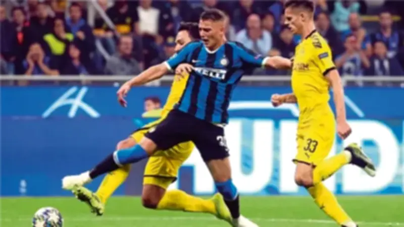 دورتموند يتقدم على أتالانتا بهدفين في الشوط الأول من دوري أبطال أوروبا