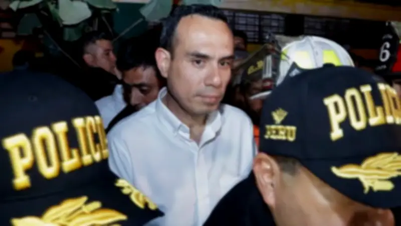 فضيحة سياسية تعزل رئيس بيرو بعد أربعة أشهر فقط من توليه المنصب