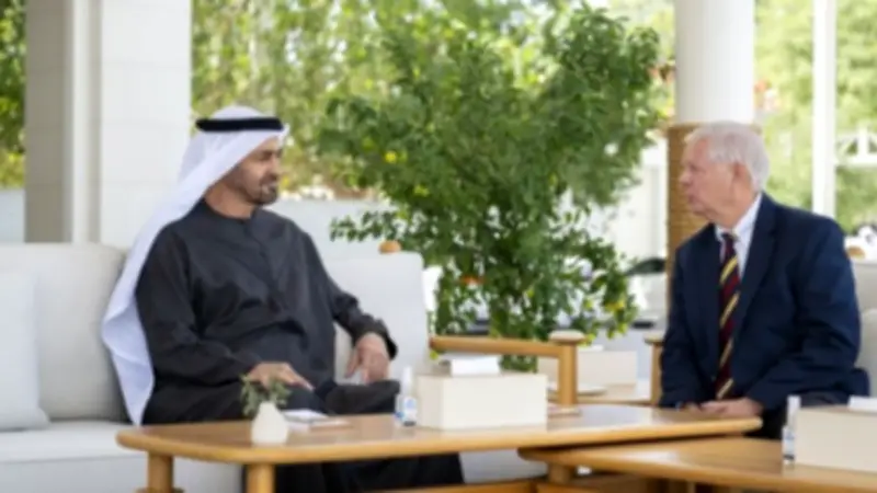الرئيس الإماراتي يلتقي عضو مجلس الشيوخ الأمريكي ليندسي جراهام لمناقشة التطورات الإقليمية