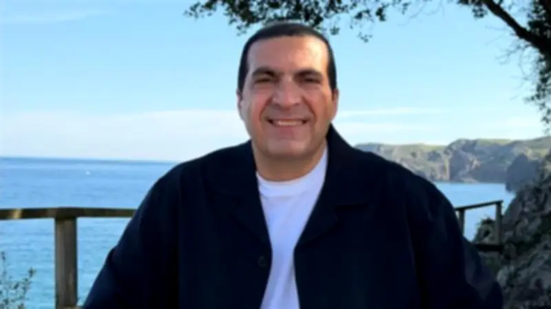 عمرو خالد يكشف عن برنامجه الجديد 'دليل'.. رحلة يومية مع القرآن في رمضان
