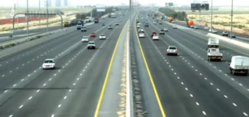 النشرة المروورية الرقمية تكثف خدماتها لتيسير حركة المرور وإنفوجراف