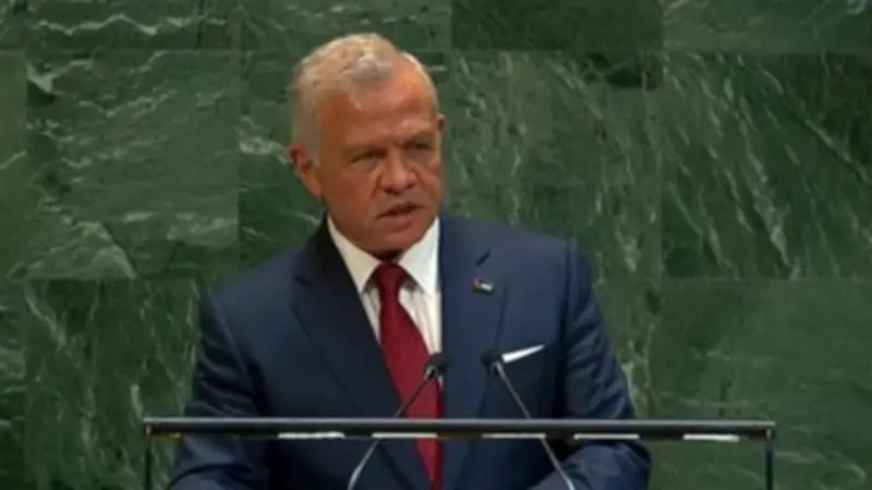 العاهل الأردني يحذر من تصاعد التوتر في الضفة الغربية ويدعو لوقف التصعيد