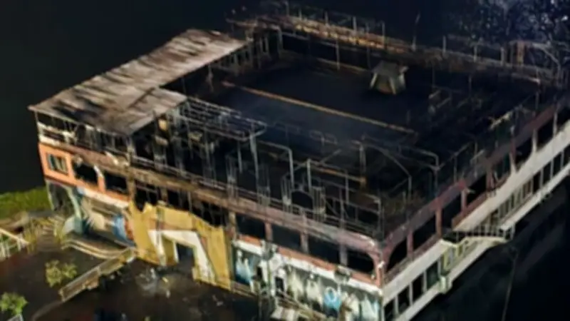 الحماية المدنية بكفر الشيخ تنجح في إخماد حريق مركب سياحي عائم بنهر النيل