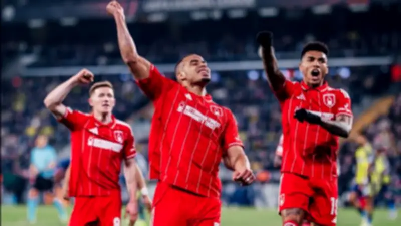 نوتنجهام فورست يسحق فنربخشة بثلاثية نظيفة في الملحق المؤهل للدوري الأوروبي