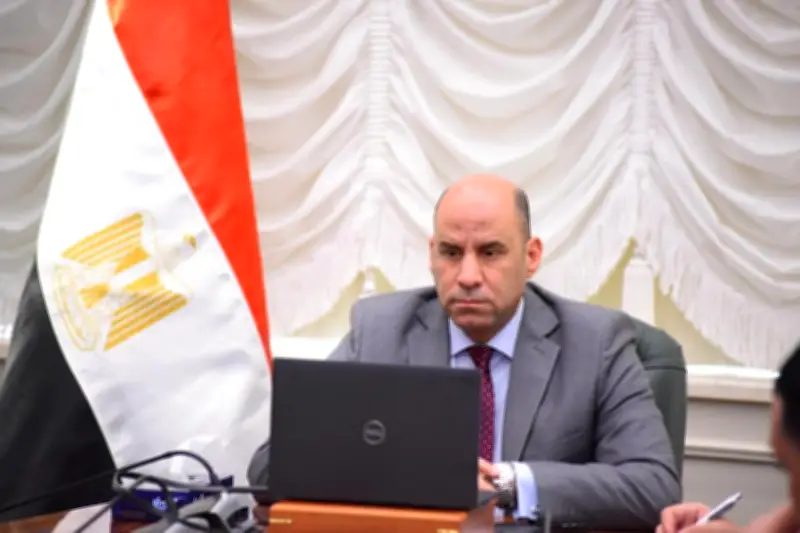 وزير العمل المصري يوجه بصرف إعانات عاجلة لأسر ضحايا حادث بورسعيد المؤسف