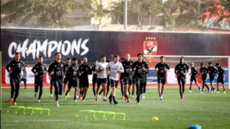 الأهلي يستعيد خدمات طاهر محمد طاهر ومحمد شكري قبل مواجهة سموحة في الدوري المصري