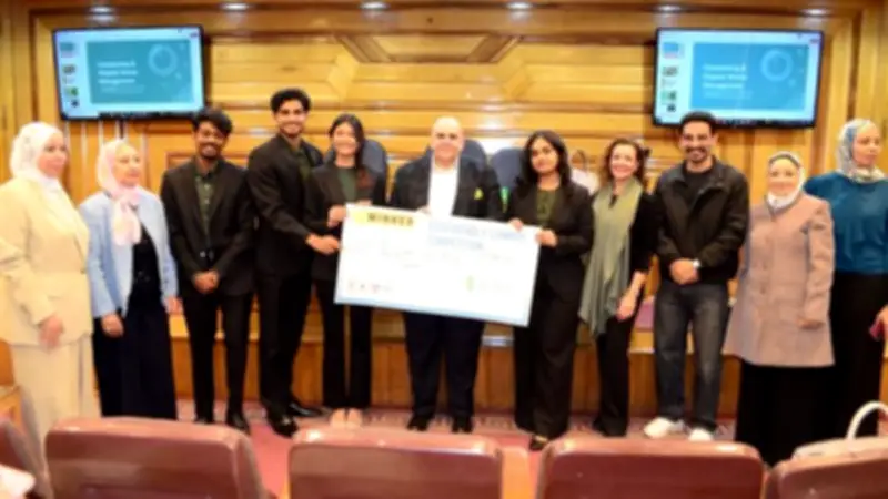 تكريم الفائزين في أول مسابقة للمكتب الأخضر بكلية طب قصر العيني