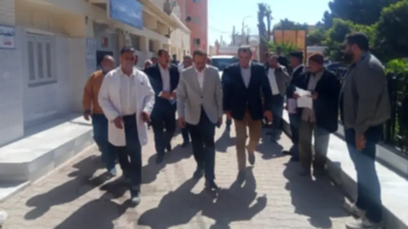 محافظ سوهاج يتابع حالات التسمم ويوجه باتخاذ إجراءات قانونية ضد بائع البوظة