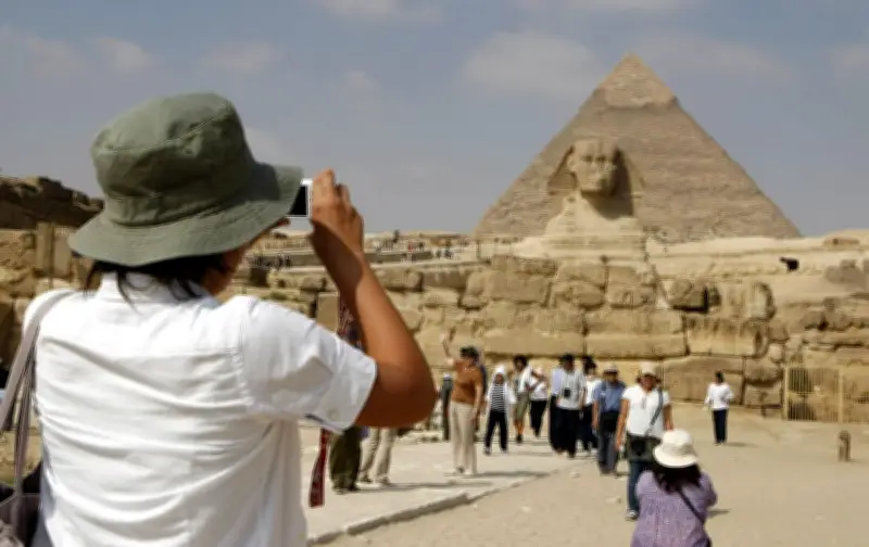 نائب بالشيوخ يقدم اقتراحاً برغبة لزيادة عدد الغرف السياحية في مصر