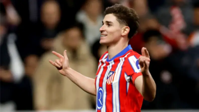 جوليان ألفاريز يقرر الرحيل عن أتلتيكو مدريد والانضمام إلى برشلونة بعد المونديال