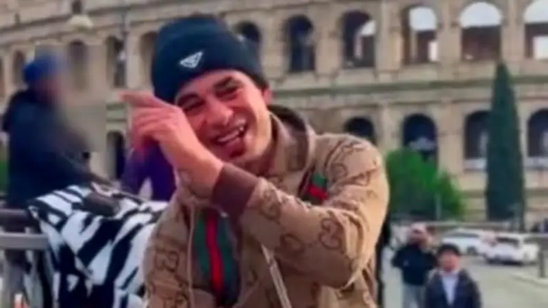 رقصة مصري أمام الكولوسيوم تثير غضبًا سياسيًا وتُشعل حربًا ضد المهاجرين في إيطاليا