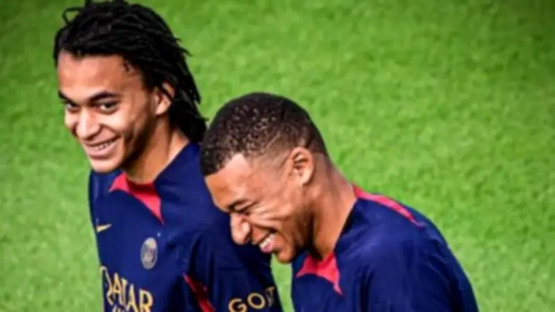 توقف مفاوضات انضمام إيثان مبابي للمنتخب الجزائري بسبب الإصابة