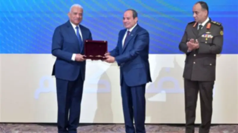 السيسي يعين الفريق أول عبد المجيد صقر مساعدًا لرئيس الجمهورية بعد تكريمه