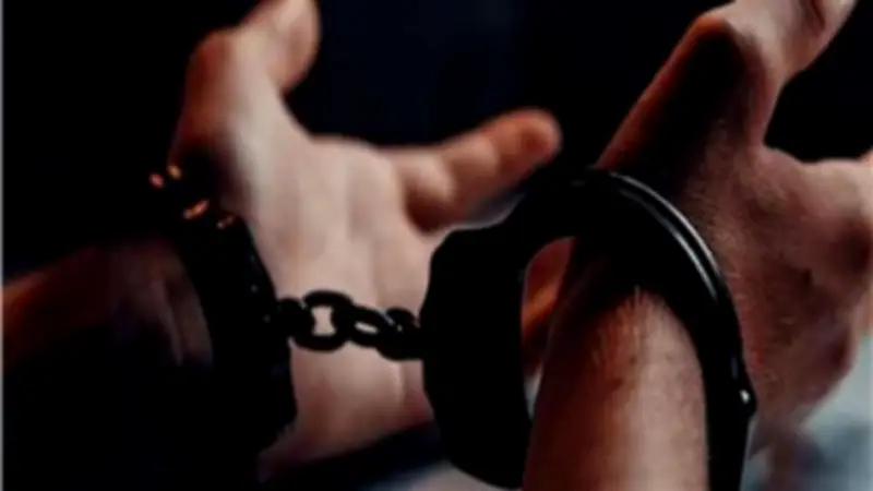 القبض على محتال ادعى معرفته بضابط جوازات للنصب على مقيمين عرب