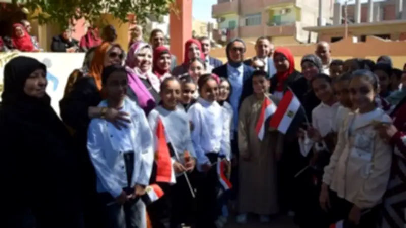 محافظ الوادي الجديد تتفقد المدارس وتتابع البرامج التدريبية الحرفية للمرأة